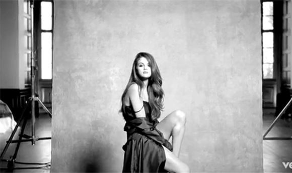 Music Video: Selena Gomez- <i>Kill 'Em With Kindness</i>