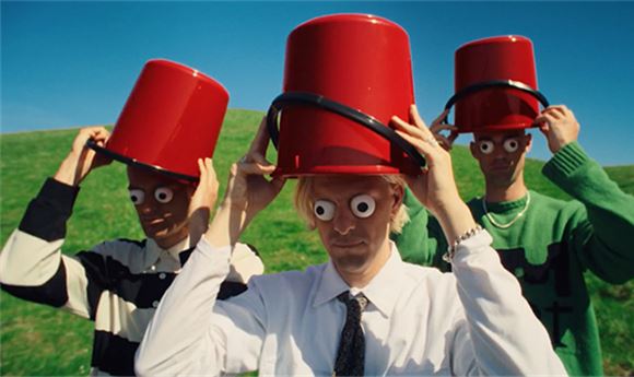 Music Video: Scarlet Pleasure — <I>SOS</I>