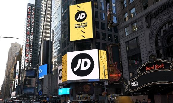 11 Dollar Bill creating video content for JD Sports' flagship store